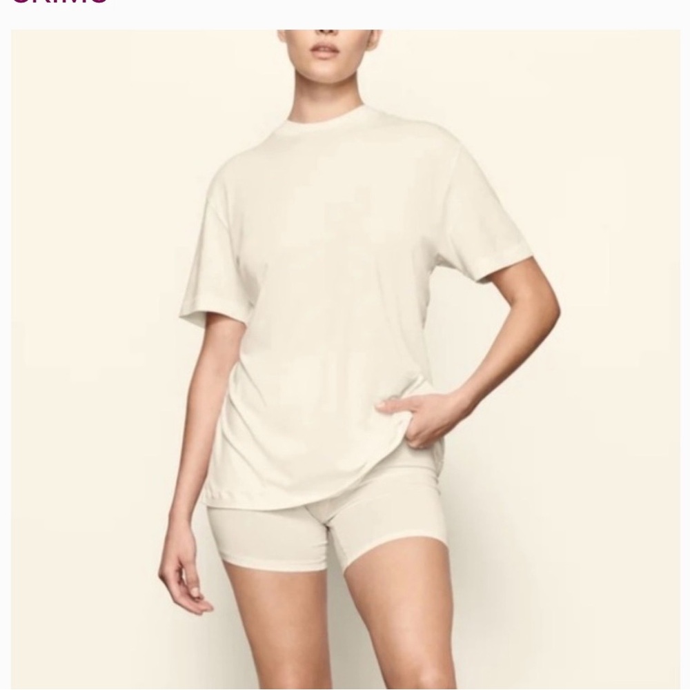 SKIMS White Short Sleeve Boyfriend  Tee